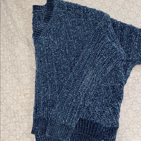 Sweaters - Picture 4 of 9